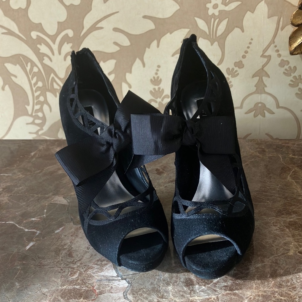 White House Black Market Black Heels with Bows